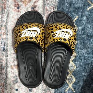 Nike Animal Print Slides Women’s Size 7 EUC